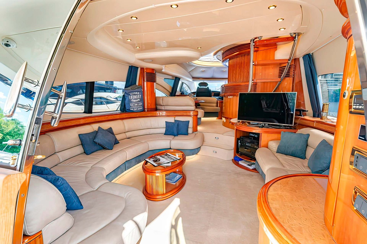 Аренда моторной яхты Azimut 68 В Москве